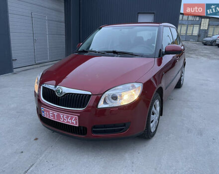 Красный Шкода Фабия, объемом двигателя 1.39 л и пробегом 181 тыс. км за 5200 $, фото 3 на Automoto.ua