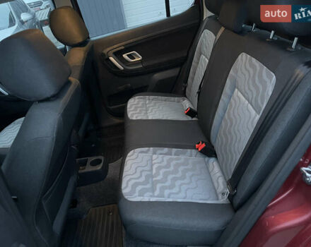 Красный Шкода Фабия, объемом двигателя 1.39 л и пробегом 181 тыс. км за 5200 $, фото 27 на Automoto.ua