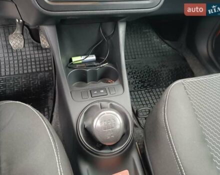 Красный Шкода Фабия, объемом двигателя 1.39 л и пробегом 185 тыс. км за 5450 $, фото 30 на Automoto.ua