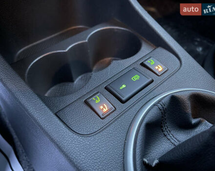 Красный Шкода Фабия, объемом двигателя 1.39 л и пробегом 181 тыс. км за 5200 $, фото 23 на Automoto.ua