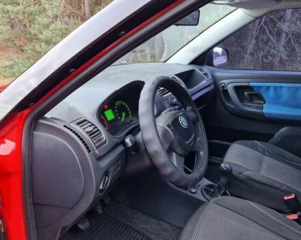 Красный Шкода Фабия, объемом двигателя 1.4 л и пробегом 224 тыс. км за 4750 $, фото 7 на Automoto.ua