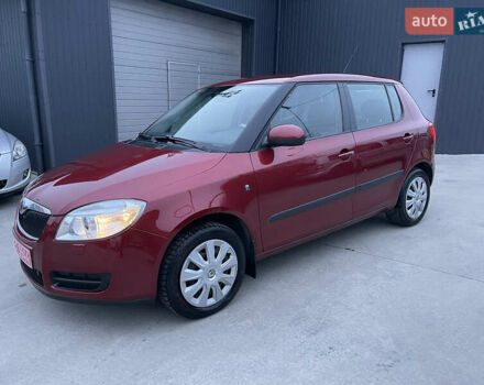 Красный Шкода Фабия, объемом двигателя 1.39 л и пробегом 181 тыс. км за 5200 $, фото 4 на Automoto.ua