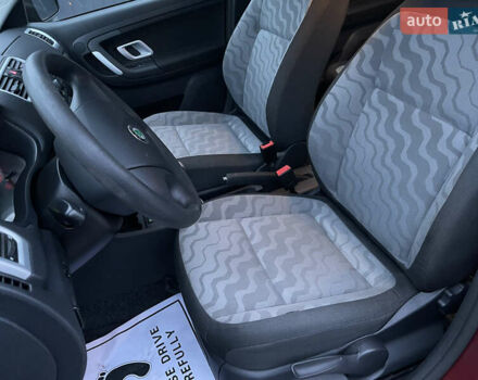 Красный Шкода Фабия, объемом двигателя 1.39 л и пробегом 181 тыс. км за 5200 $, фото 26 на Automoto.ua