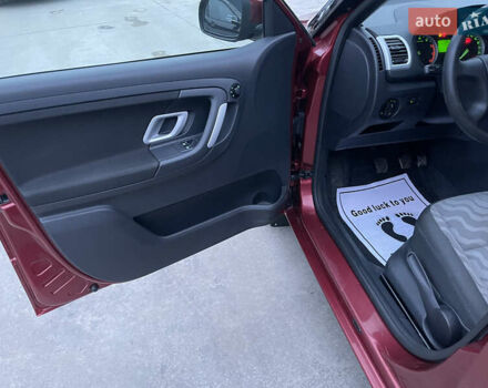 Красный Шкода Фабия, объемом двигателя 1.39 л и пробегом 181 тыс. км за 5200 $, фото 17 на Automoto.ua