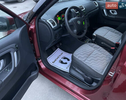 Красный Шкода Фабия, объемом двигателя 1.39 л и пробегом 181 тыс. км за 5200 $, фото 16 на Automoto.ua