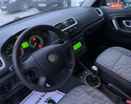 Красный Шкода Фабия, объемом двигателя 1.39 л и пробегом 181 тыс. км за 5200 $, фото 20 на Automoto.ua