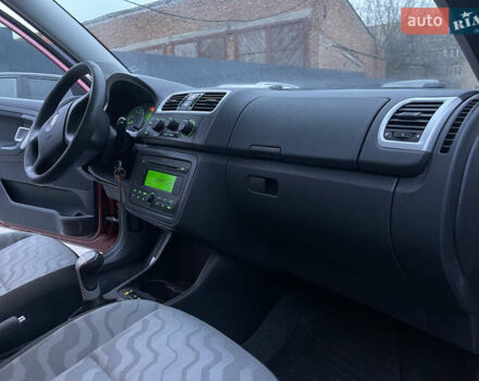Красный Шкода Фабия, объемом двигателя 1.39 л и пробегом 181 тыс. км за 5200 $, фото 35 на Automoto.ua