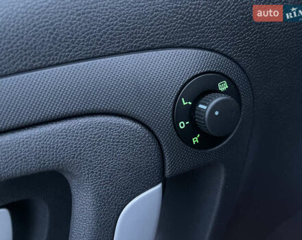 Красный Шкода Фабия, объемом двигателя 1.39 л и пробегом 181 тыс. км за 5200 $, фото 18 на Automoto.ua