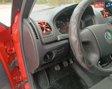 Красный Шкода Фабия, объемом двигателя 1.39 л и пробегом 185 тыс. км за 5450 $, фото 27 на Automoto.ua