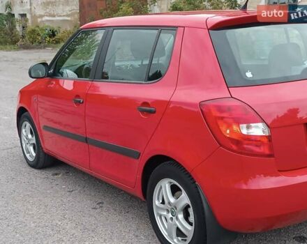 Красный Шкода Фабия, объемом двигателя 1.39 л и пробегом 185 тыс. км за 5450 $, фото 3 на Automoto.ua