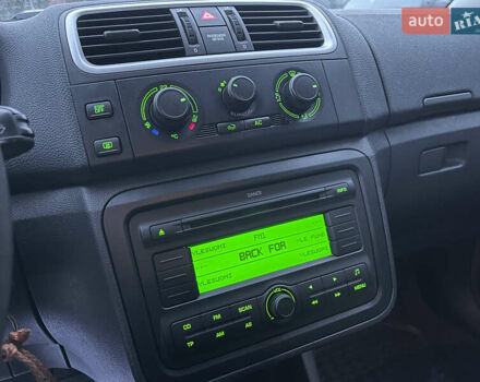 Красный Шкода Фабия, объемом двигателя 1.39 л и пробегом 181 тыс. км за 5200 $, фото 22 на Automoto.ua