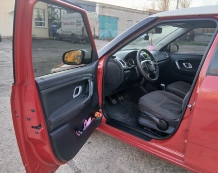 Красный Шкода Фабия, объемом двигателя 1.4 л и пробегом 176 тыс. км за 6000 $, фото 7 на Automoto.ua