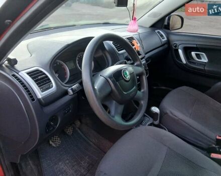 Красный Шкода Фабия, объемом двигателя 1.39 л и пробегом 176 тыс. км за 5600 $, фото 9 на Automoto.ua