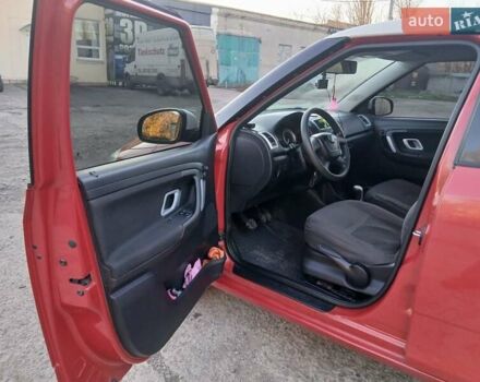 Красный Шкода Фабия, объемом двигателя 1.39 л и пробегом 176 тыс. км за 5600 $, фото 11 на Automoto.ua
