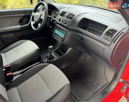 Шкода Фабия 2011 в Днепре (Днепропетровске) на Automoto.ua Красный Шкода Фабия, объемом двигателя 1.6 л и пробегом 199 тыс. км за 4999 $, фото 7 на Automoto.ua