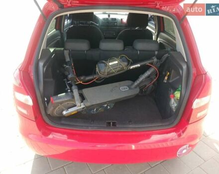 Красный Шкода Фабия, объемом двигателя 1.6 л и пробегом 226 тыс. км за 4999 $, фото 2 на Automoto.ua