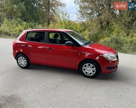 Шкода Фабия 2011 в Днепре (Днепропетровске) на Automoto.ua Красный Шкода Фабия, объемом двигателя 1.6 л и пробегом 199 тыс. км за 4999 $, фото 3 на Automoto.ua