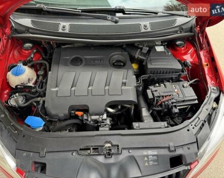 Шкода Фабия 2011 в Днепре (Днепропетровске) на Automoto.ua Красный Шкода Фабия, объемом двигателя 1.6 л и пробегом 199 тыс. км за 4999 $, фото 10 на Automoto.ua