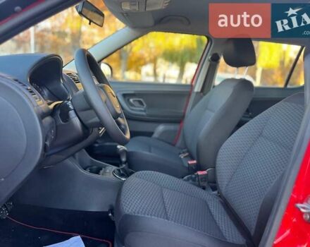 Красный Шкода Фабия, объемом двигателя 1.2 л и пробегом 210 тыс. км за 5700 $, фото 7 на Automoto.ua