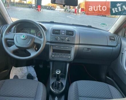 Красный Шкода Фабия, объемом двигателя 1.2 л и пробегом 210 тыс. км за 5700 $, фото 5 на Automoto.ua