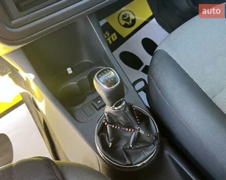 Красный Шкода Фабия, объемом двигателя 1.2 л и пробегом 200 тыс. км за 6200 $, фото 15 на Automoto.ua