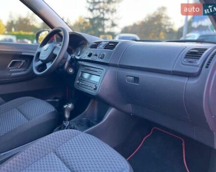 Красный Шкода Фабия, объемом двигателя 1.2 л и пробегом 211 тыс. км за 5400 $, фото 7 на Automoto.ua