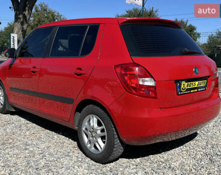 Красный Шкода Фабия, объемом двигателя 1.2 л и пробегом 200 тыс. км за 6200 $, фото 3 на Automoto.ua