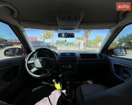 Красный Шкода Фабия, объемом двигателя 1.2 л и пробегом 200 тыс. км за 6200 $, фото 22 на Automoto.ua