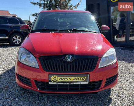 Красный Шкода Фабия, объемом двигателя 1.2 л и пробегом 200 тыс. км за 6200 $, фото 1 на Automoto.ua