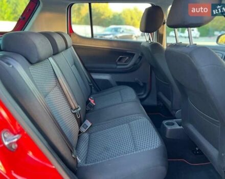 Красный Шкода Фабия, объемом двигателя 1.2 л и пробегом 211 тыс. км за 5400 $, фото 16 на Automoto.ua