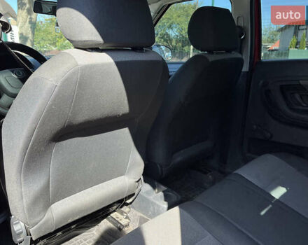 Красный Шкода Фабия, объемом двигателя 1.2 л и пробегом 200 тыс. км за 6200 $, фото 18 на Automoto.ua