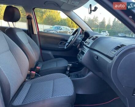 Красный Шкода Фабия, объемом двигателя 1.2 л и пробегом 211 тыс. км за 5400 $, фото 15 на Automoto.ua