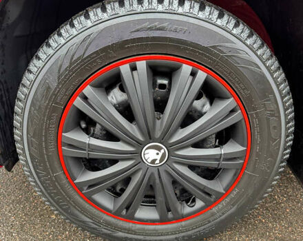 Красный Шкода Фабия, объемом двигателя 1.39 л и пробегом 219 тыс. км за 6300 $, фото 7 на Automoto.ua