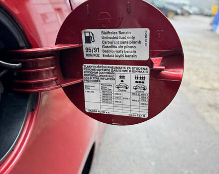 Красный Шкода Фабия, объемом двигателя 1.39 л и пробегом 219 тыс. км за 6300 $, фото 5 на Automoto.ua