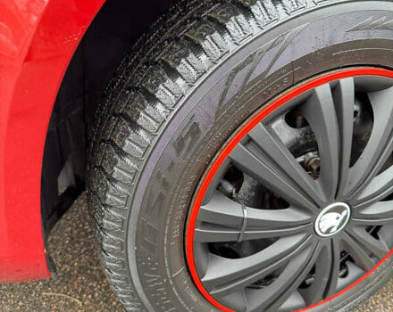 Красный Шкода Фабия, объемом двигателя 1.39 л и пробегом 219 тыс. км за 6300 $, фото 8 на Automoto.ua