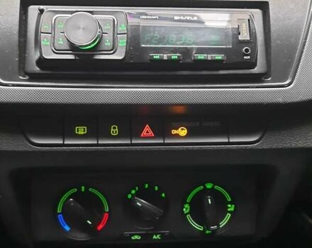 Красный Шкода Фабия, объемом двигателя 1.2 л и пробегом 107 тыс. км за 7490 $, фото 15 на Automoto.ua