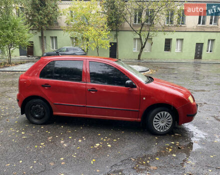 Красный Шкода Фабия, объемом двигателя 1.2 л и пробегом 300 тыс. км за 2100 $, фото 2 на Automoto.ua