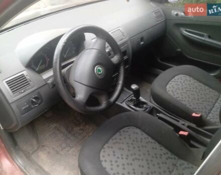 Шкода Фабия 2006 в Изюме на Automoto.ua Красный Шкода Фабия, объемом двигателя 1.2 л и пробегом 200 тыс. км за 3800 $, фото 2 на Automoto.ua