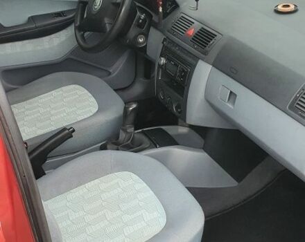 Красный Шкода Фабия, объемом двигателя 1.4 л и пробегом 214 тыс. км за 3900 $, фото 4 на Automoto.ua