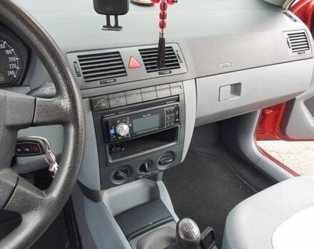 Красный Шкода Фабия, объемом двигателя 1.4 л и пробегом 214 тыс. км за 3900 $, фото 7 на Automoto.ua