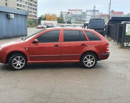 Красный Шкода Фабия, объемом двигателя 1.39 л и пробегом 214 тыс. км за 3900 $, фото 3 на Automoto.ua