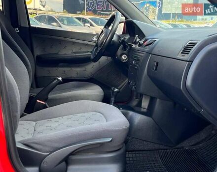 Красный Шкода Фабия, объемом двигателя 1.4 л и пробегом 282 тыс. км за 4890 $, фото 18 на Automoto.ua