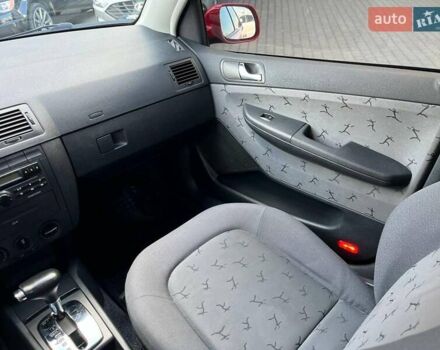 Красный Шкода Фабия, объемом двигателя 1.4 л и пробегом 282 тыс. км за 4890 $, фото 23 на Automoto.ua
