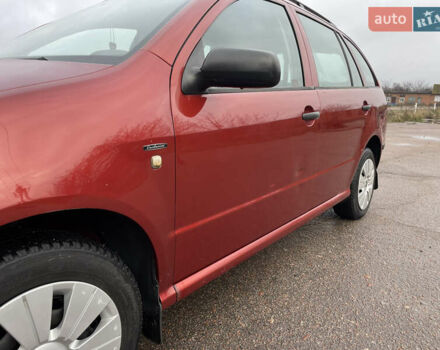 Красный Шкода Фабия, объемом двигателя 1.2 л и пробегом 217 тыс. км за 3550 $, фото 14 на Automoto.ua