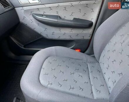 Красный Шкода Фабия, объемом двигателя 1.4 л и пробегом 282 тыс. км за 4890 $, фото 29 на Automoto.ua
