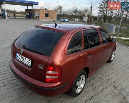 Красный Шкода Фабия, объемом двигателя 1.39 л и пробегом 258 тыс. км за 4000 $, фото 5 на Automoto.ua