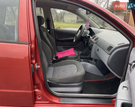 Красный Шкода Фабия, объемом двигателя 1.2 л и пробегом 217 тыс. км за 3550 $, фото 40 на Automoto.ua