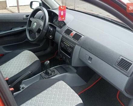 Красный Шкода Фабия, объемом двигателя 1.2 л и пробегом 214 тыс. км за 3800 $, фото 8 на Automoto.ua