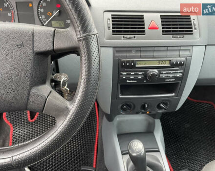 Красный Шкода Фабия, объемом двигателя 1.2 л и пробегом 217 тыс. км за 3550 $, фото 47 на Automoto.ua