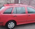 Красный Шкода Фабия, объемом двигателя 1.39 л и пробегом 180 тыс. км за 3999 $, фото 1 на Automoto.ua